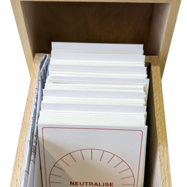 Arbeitskarten in der Box mit Deckel