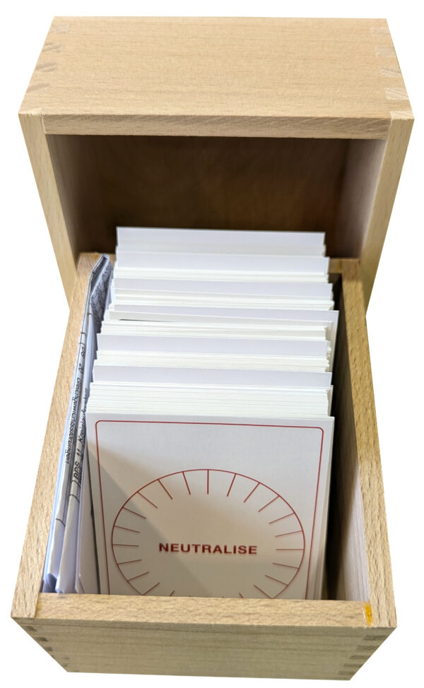 Arbeitskarten in der Box mit Deckel